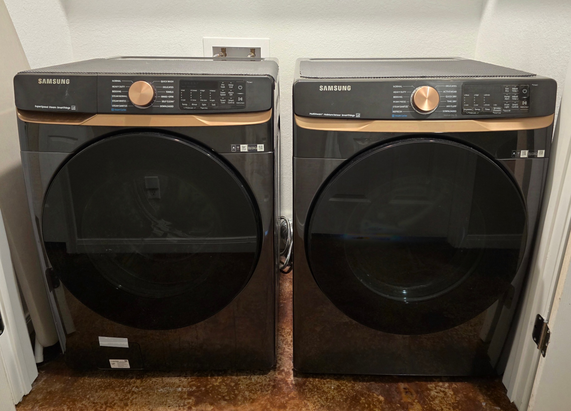Unit B in-unit washer and dryer
