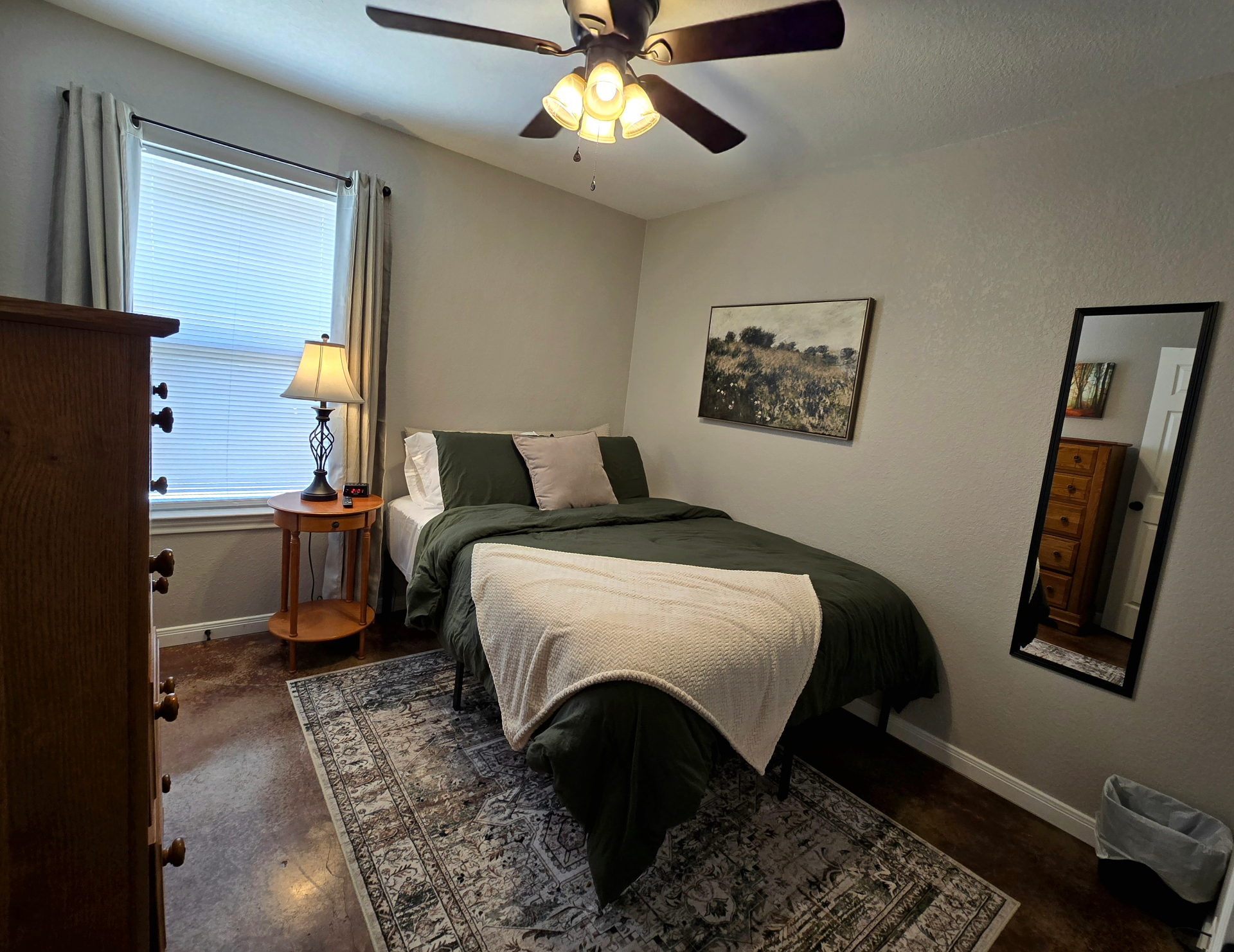 Unit B third bedroom with furnishings